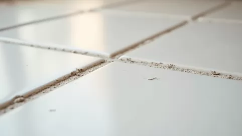 Jaki grunt pod płytki podłogowe