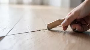 jak przesunąć panel podłogowy